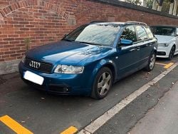 Blau Gebraucht 2004 Audi A4 Kombi | 900 € (Superpreis)