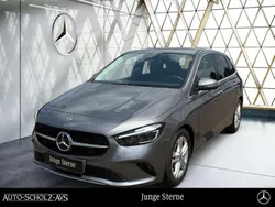 Mountaingrau Gebraucht 2024 Mercedes B200 Progressive Van / Kleinbus | 33.399 € (Etwas zu teuer)