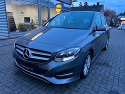 Grau Gebraucht 2016 Mercedes B180 Style Van / Kleinbus | 14.900 € (Guter Preis)