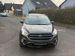 Grau Gebraucht 2018 Ford Kuga ST-Line SUV | 13.500 € (Fairer Preis)