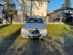 Silber Gebraucht 2001 Mercedes E270 Limousine | 6.199 € (Teuer)