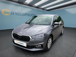 Grau Gebraucht 2024 Skoda Fabia Limousine | 16.399 € (Fairer Preis)