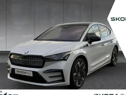 Weiß Gebraucht 2022 Skoda Enyaq iV RS SUV | 42.950 € (Fairer Preis)