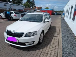 Weiß Gebraucht 2013 Skoda Octavia Kombi | 7.000 € (Guter Preis)