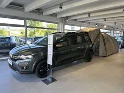 Grün Neu 2025 Dacia Jogger Extreme Kombi | 29.519 € (Etwas zu teuer)