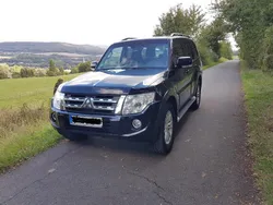 Schwarz Gebraucht 2013 Mitsubishi Pajero Instyle SUV | 14.600 € (Fairer Preis)