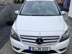 Beige Gebraucht 2013 Mercedes B180 Van / Kleinbus | 2.500 € (Teuer)