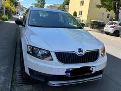 Weiß Gebraucht 2015 Skoda Octavia Scout Kombi | 12.500 €