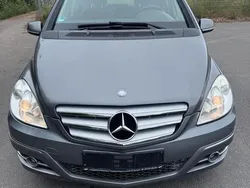 Grau Gebraucht 2011 Mercedes B180 Van / Kleinbus | 5.500 € (Fairer Preis)