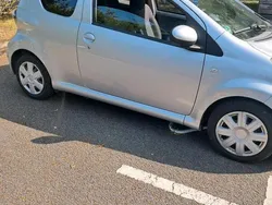 Silber Gebraucht 2012 Toyota Aygo Kleinwagen | 1.900 € (Fairer Preis)