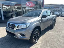 Grau Gebraucht 2022 Nissan Navara Acenta Abholung | 35.995 € (Teuer)