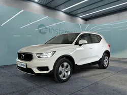Weiß Gebraucht 2022 Volvo XC40 Momentum SUV | 28.299 € (Fairer Preis)