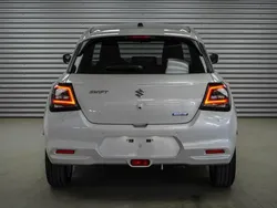 Pure white pearl metallic (zvr) pure white pearl metallic (zvr) Neu 2025 Suzuki Swift GL Limousine | 20.169 €