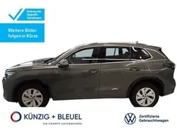 Cipressinogrün metallic Gebraucht 2024 VW Tiguan R-line SUV | 48.870 € (Superpreis)