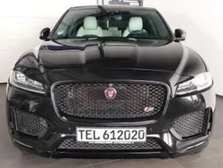 Santorini black Gebraucht 2017 Jaguar F-Pace S SUV | 29.889 €