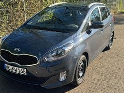 Blau Gebraucht 2015 Kia Carens Spirit Van / Kleinbus | 11.800 € (Fairer Preis)