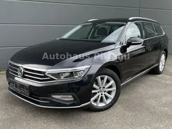 Deep black perleffekt Gebraucht 2019 VW Passat Elegance Kombi | 10.800 €