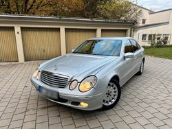 Grau Gebraucht 2005 Mercedes E220 Limousine | 5.299 €