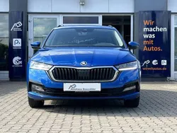 Raceblau Gebraucht 2022 Skoda Octavia Ambition Kombi | 17.750 € (Guter Preis)