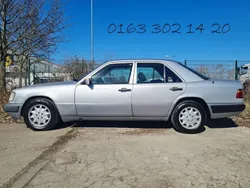 Silber (metallic) Gebraucht 1993 Mercedes E280 Limousine | 9.999 €
