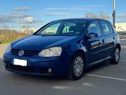 Blau Gebraucht 2004 VW Golf V Kleinwagen | 2.300 € (Fairer Preis)