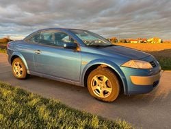 Blau Gebraucht 2004 Renault Mégane Cabriolet Cabrio | 2.350 €