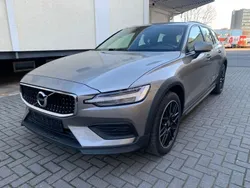Grau Gebraucht 2021 Volvo V60 CC Pro Kombi | 23.900 € (Superpreis)