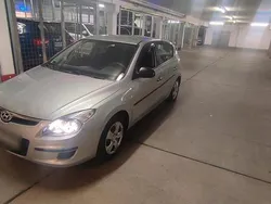 Silber Gebraucht 2009 Hyundai i30 Limousine | 2.990 € (Guter Preis)