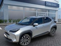 Shimmering silber metallic Gebraucht 2024 Toyota Yaris Cross Team SUV | 30.490 € (Fairer Preis)