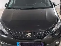 Schwarz Gebraucht 2017 Peugeot 2008 SUV | 8.900 € (Fairer Preis)
