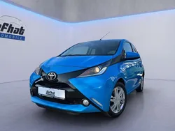 Blau Gebraucht 2017 Toyota Aygo X-play Kleinwagen | 6.900 € (Guter Preis)