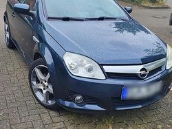 Blau Gebraucht 2009 Opel Tigra Cabrio | 3.200 € (Etwas zu teuer)