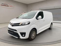 Weiß Gebraucht 2022 Toyota Proace Comfort Van / Kleinbus | 24.900 € (Etwas zu teuer)