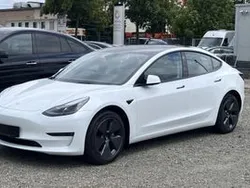 Weiß Gebraucht 2023 Tesla Model 3 Long Range Limousine | 44.890 €