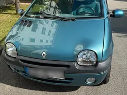 Grün Gebraucht 2005 Renault Twingo Kleinwagen | 2.500 €