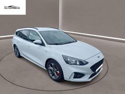 Weiß Gebraucht 2020 Ford Focus ST-Line X Limousine | 21.799 €