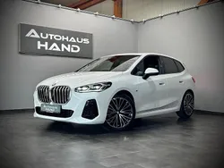 Weiß Gebraucht 2023 BMW 218 Active Tourer M Sport Van / Kleinbus | 32.499 € (Fairer Preis)