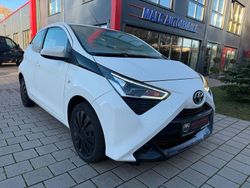 Weiß Gebraucht 2021 Toyota Aygo X-play Kleinwagen | 11.499 € (Fairer Preis)