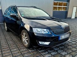 Schwarz Gebraucht 2014 Skoda Octavia Limousine | 6.500 € (Fairer Preis)