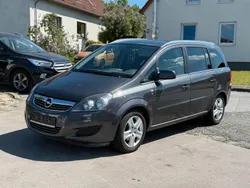 Grau Gebraucht 2010 Opel Zafira Van / Kleinbus | 6.490 € (Teuer)