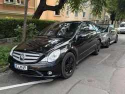 Schwarz Gebraucht 2009 Mercedes R320 Van / Kleinbus | 5.750 € (Fairer Preis)