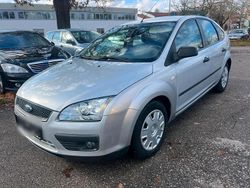 Grau Gebraucht 2005 Ford Focus Limousine | 2.300 € (Guter Preis)