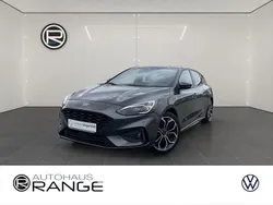 Grau Gebraucht 2020 Ford Focus ST-Line Limousine | 17.980 € (Fairer Preis)