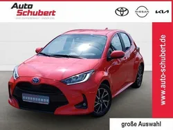 Rot Gebraucht 2022 Toyota Yaris Hybrid Comfort Limousine | 19.980 € (Fairer Preis)
