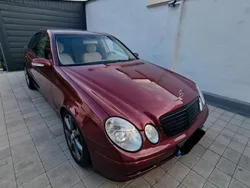 Rot Gebraucht 2004 Mercedes E220 Classic Limousine | 7.900 € (Teuer)