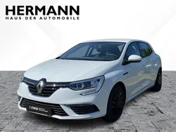 Weiß Gebraucht 2019 Renault Mégane IV Life Limousine | 12.909 € (Fairer Preis)