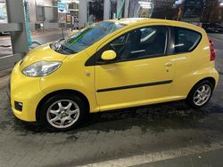 Gelb Gebraucht 2008 Peugeot 107 Kleinwagen | 2.450 € (Fairer Preis)