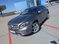 Grau Gebraucht 2017 Mercedes GLA220 Urban SUV | 18.999 € (Fairer Preis)