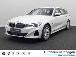 Mineralweißa96schwarz Gebraucht 2022 BMW 330e Sport Line Limousine | 29.999 € (Etwas zu teuer)