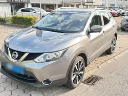 Grau Gebraucht 2015 Nissan Qashqai Tekna SUV | 12.000 € (Fairer Preis)